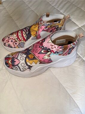 UIN Pink, Yellow & Blue Slip-On Paisley Chunky Sneakers